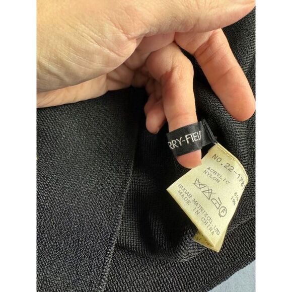 Strawberry Field Women's Embellished V-Neck Tank Top Black Size XS Knit Comfy - Picture 5 of 7